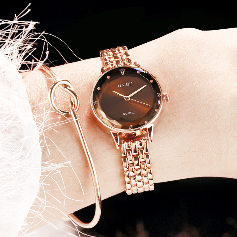 ساعات نسائية من أفضل العلامات  - مراجعة Luxury Watch Top 10 وسعره
